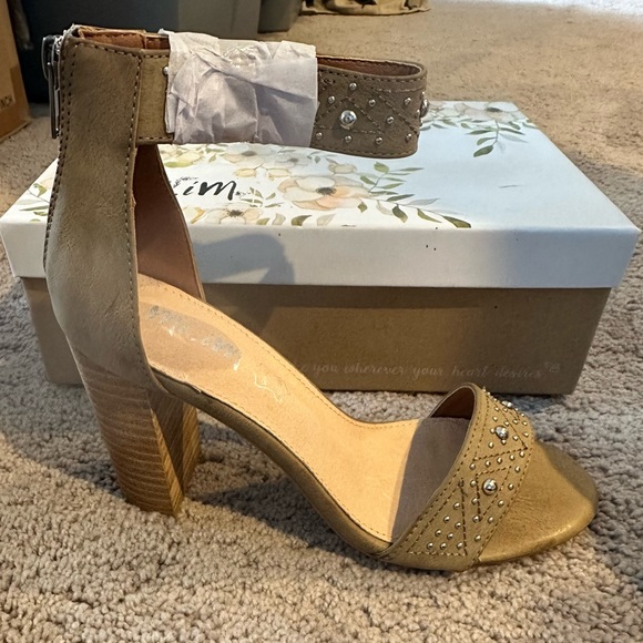 Studded Ankle Strap Shoes - Picture 3 of 5